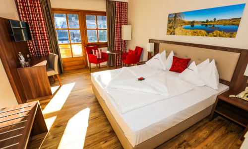 Zimmerbeispiel:<br><br>Bad/Dusche/WC im Zimmer<br>TV/Sat-TV<br>Safe<br>Minibar/Kühlschrank auf Wunsch