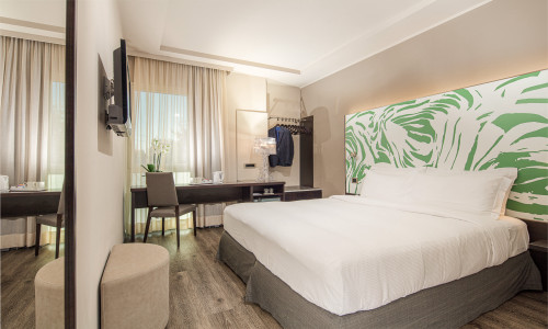 Alle Zimmer im Franz Hotel sind modern eingerichtet und mit Designermöbeln und Holzböden ausgestattet. Alle verfügen über einen 26- oder 32-Zoll-Flachbild-Sat-TV, Klimaanlage und ein eigenes Bad mit einer Dusche, einem Haartrockner und kostenfreien Pflegeprodukten.